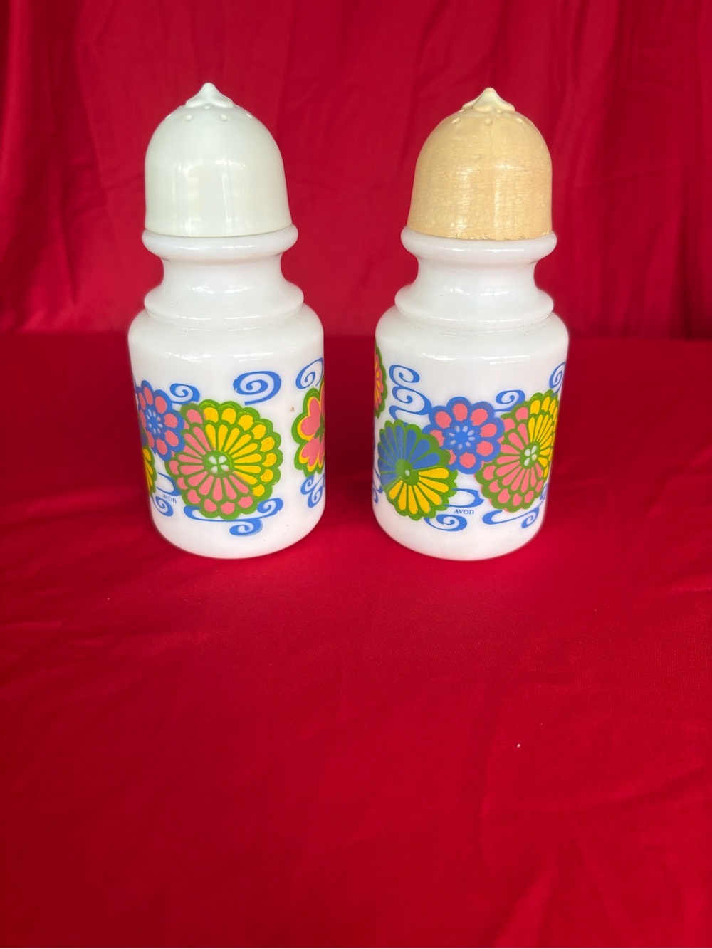 Avon70’s flower power shaker set